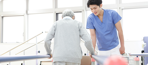 リハビリ設備も充実 広々としたリハビリ室を完備