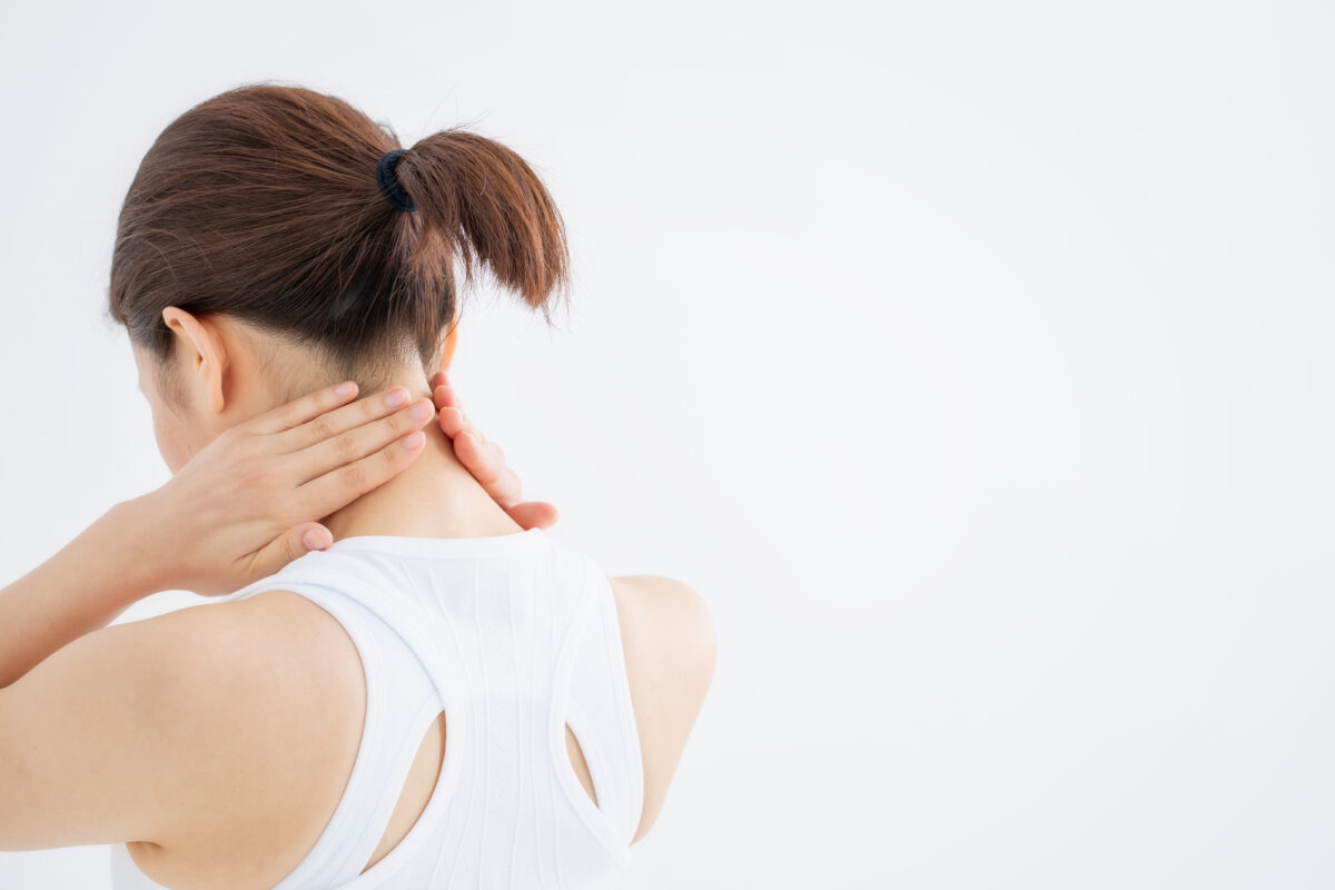 朝起きたときの腕や手のしびれは「頚椎症性神経根症」かも？